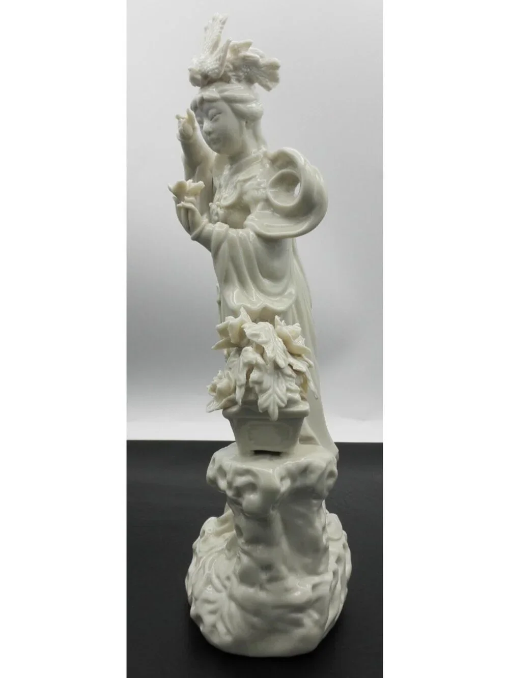 Porcelain Geisha Figurine Statue Cream Colored Bird Hat Flowers 11 IN Exquisite! - Picture 2 of 16